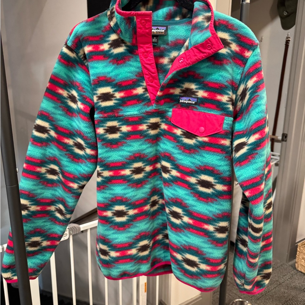 Patagonia Blue and Pink Sweatshirt with Geometric Pattern